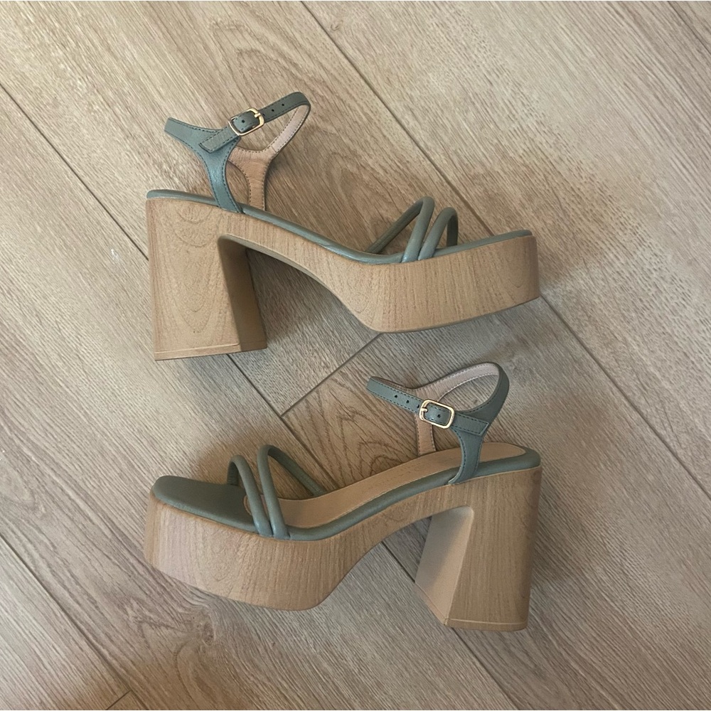 Chinese Laundry Green Platform Heels